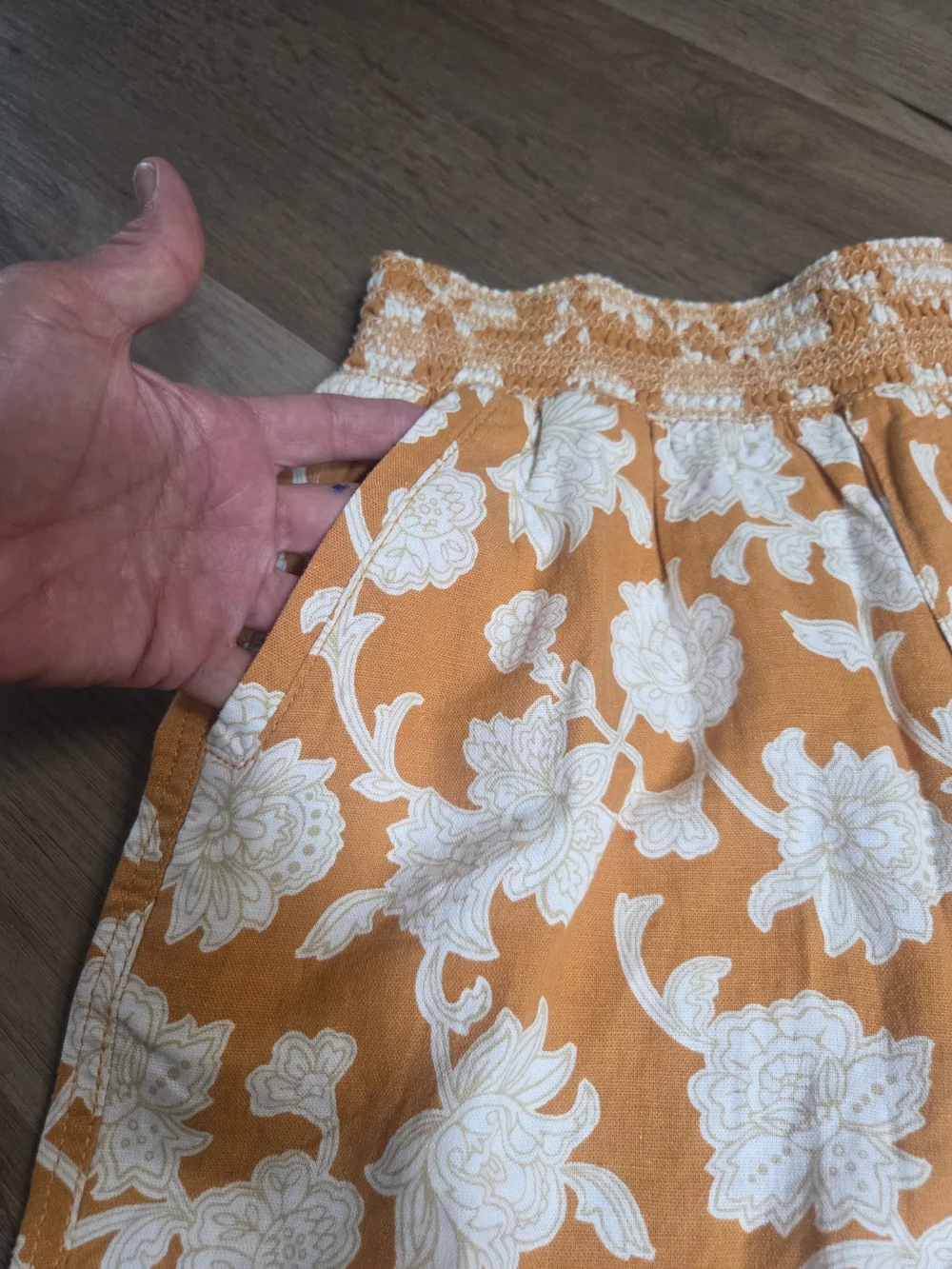 Women’s BRIGGS Floral Elastic Waist Shorts in Orange and White Sz M ~ Bin R